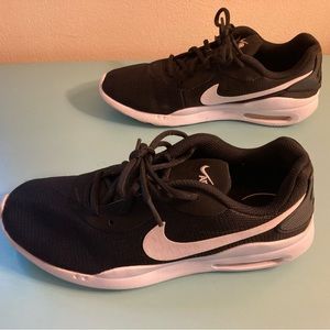 Size 8 1/2 women’s Nike Airmax Oketo